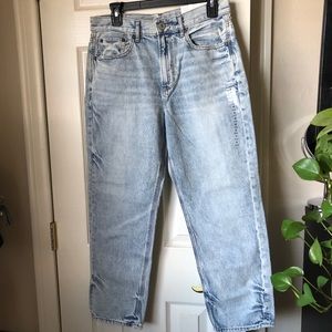 AE 90’s Boyfriend Jeans
